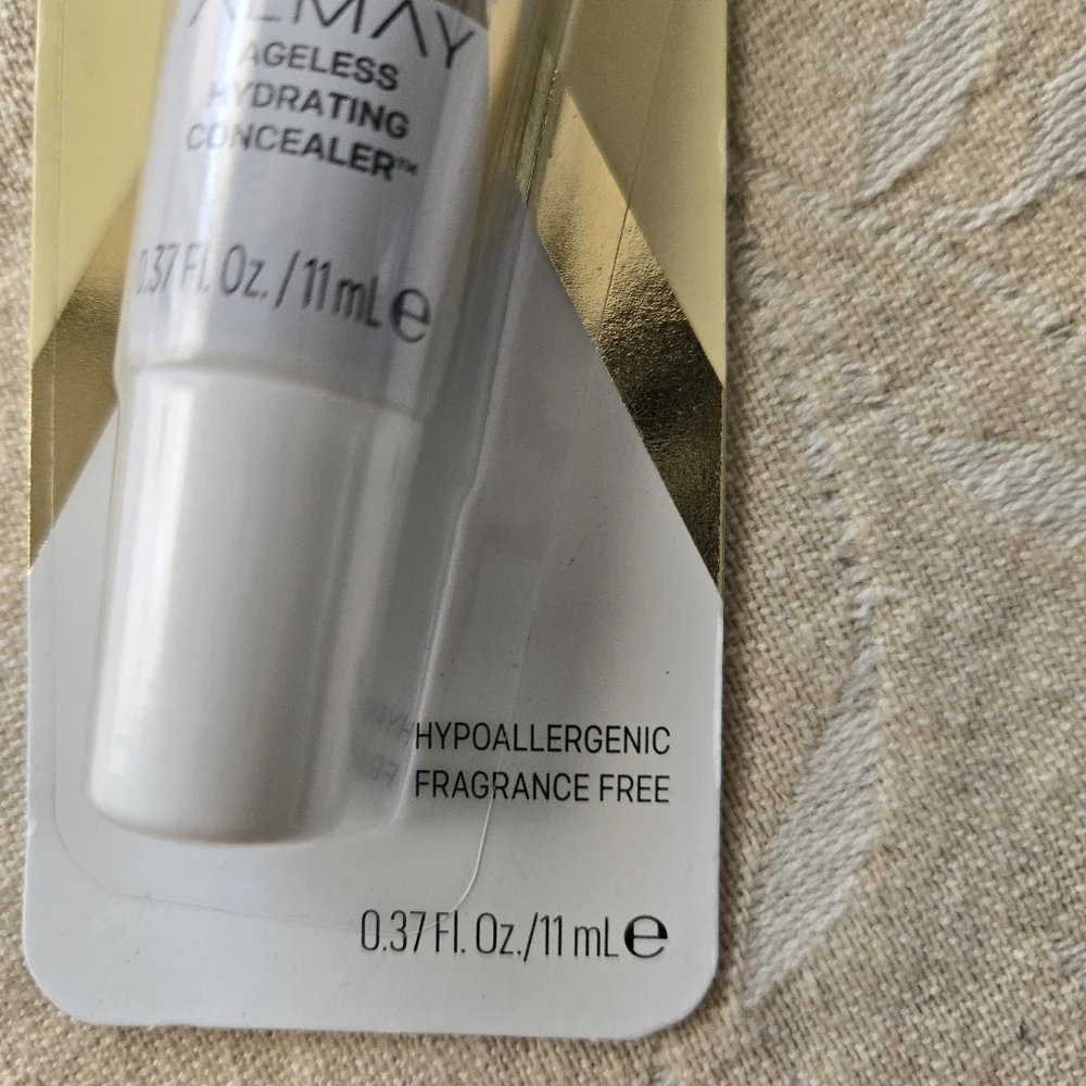 Almay Ageless Hydrating Liquid Concealer Hyaluronic Acid 040 Medium Deep